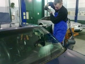 Установка ветровых стекол с подогревом
