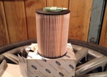 Как часто должна осуществляться замен а топливного фильтра на дизельных авто? Что для этого нужно и как произвести замену своими руками? Читайте тут.