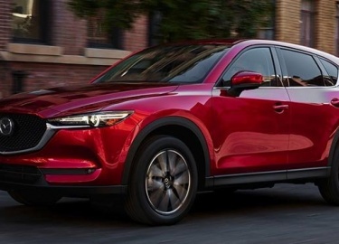 Многим владельцам Mazda CX-5 предстоит заменить на своей машине лобовое стекло, которое нуждается в ремонте в следствии плохого состояния дорог. К ...