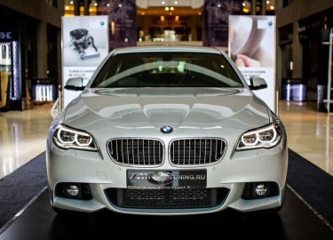 Согласно рекомендациям специалистов автоиндустрии, менять салонный фильтр на БМВ f10 следует при прохождении каждого технического обслуживания.