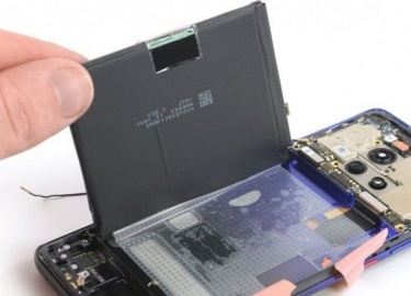 Мы привыкли к тому, что наш мобильный аккумулятор не снимается легко. Эти характеристики были отнесены к так называемым функциональным телефонам, п...