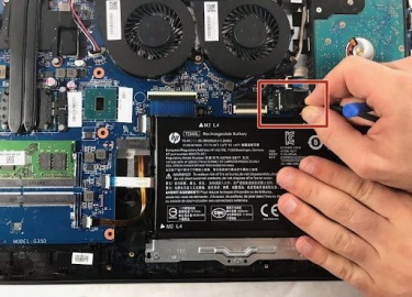 Ноутбуки серий HP Pavilion dv7-7&times;00 и HP ENVY dv7-7&times;00 требуют замены батареи через некоторое время.
