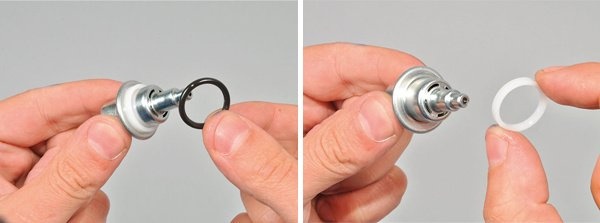 Снимите резиновое уплотнительное кольцо и пластиковое стопорное кольцо с фланца регулятора давления топлива.

