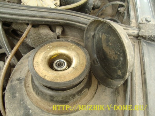 Опора амортизатора VW B3
